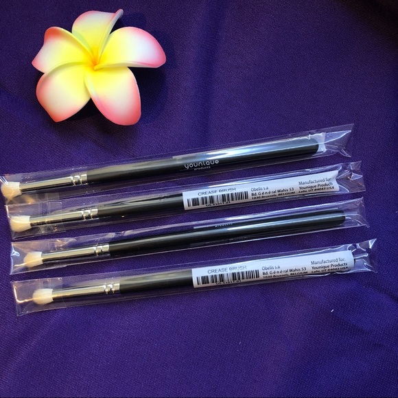 Younique Other - 4 Eyeshadow Crease Brushes Brand New Younique